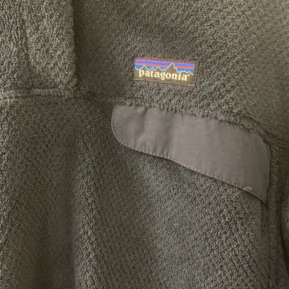 Navy Patagonia pullover - Picture 2 of 3